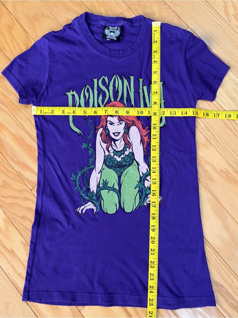 Poison Ivy from Batman Purple Graphic T-shirt Junk Food Brand Size Small - Picture 4 of 5